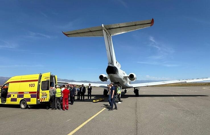 Борт санавиации с двумя пострадавшими в ДТП детьми вылетел из Урджарского района в Астану