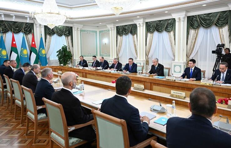 Прямые авиарейсы, атомная отрасль, транспорт и логистика: Токаев и король Иордании провели переговоры в расширенном составе 