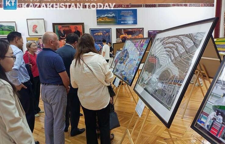 Великолепный Китай: в Алматы открылась выставка искусства и фотографии Синьцзяна
