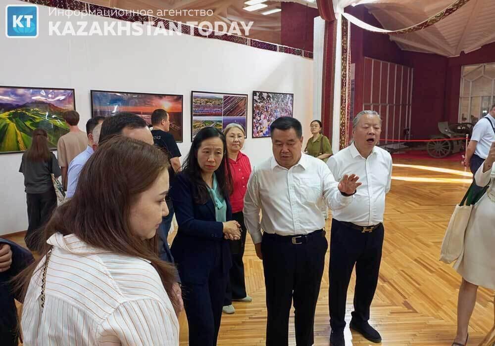 Xinjiang Art and Photography Exhibition Opens in Almaty