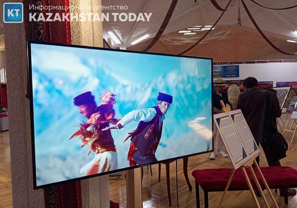 Xinjiang Art and Photography Exhibition Opens in Almaty