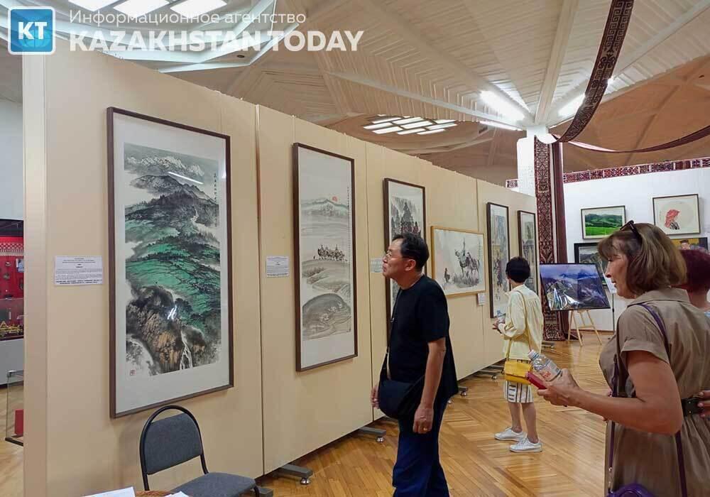 Xinjiang Art and Photography Exhibition Opens in Almaty