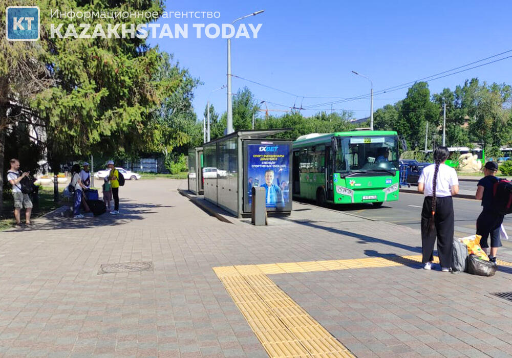 Автобус спровоцировал массовое ДТП в Алматы 