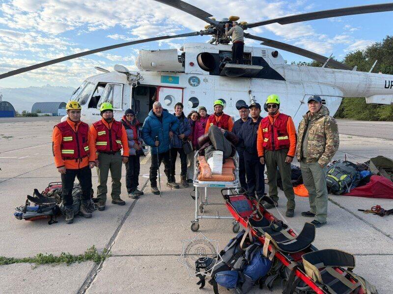 Шестерых иностранцев эвакуировали с пика Сатпаева
