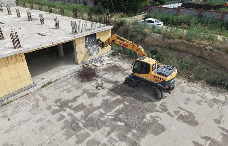 Алматыда жыл басынан бері 33 заңсыз құрылыс нысаны сүрілді