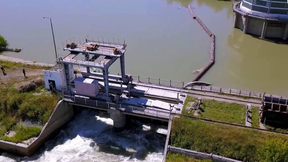 На канале имени Сатпаева устанавливают восемь новых трансформаторов