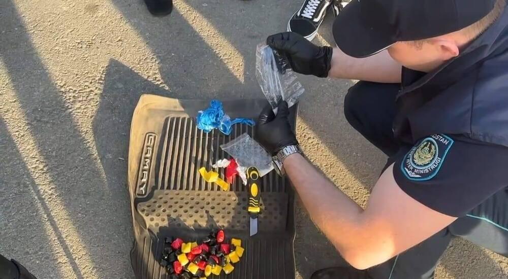 Крупные партии наркотиков изъяли в Алматы и Астане