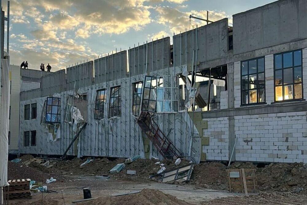 В Кульсары обрушилась крыша строящейся школы