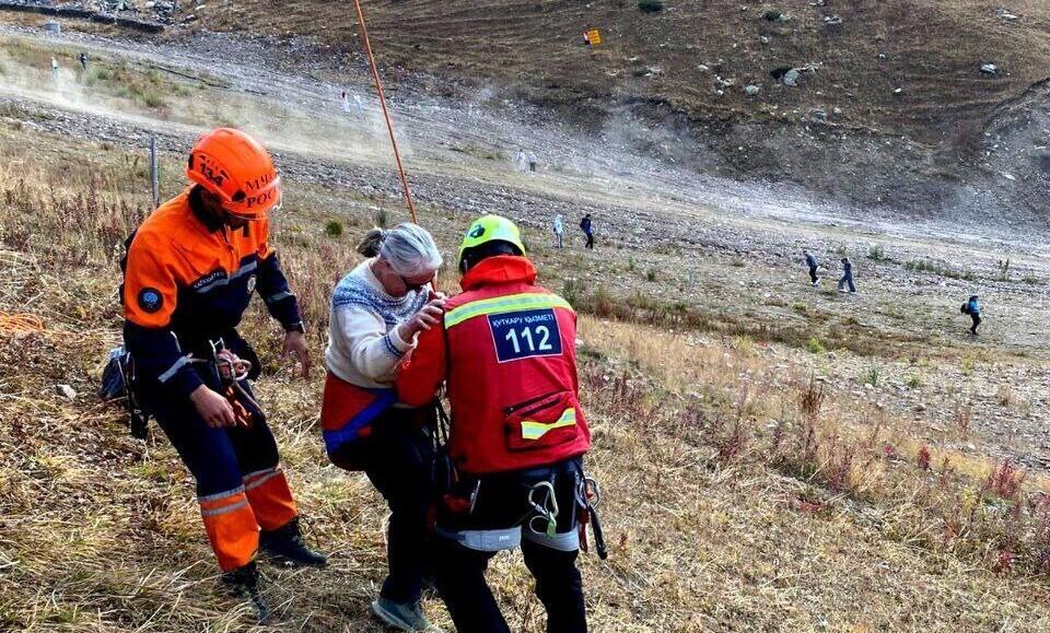 На "Шымбулаке" сломалась канатная дорога: спасатели эвакуировали туристов 