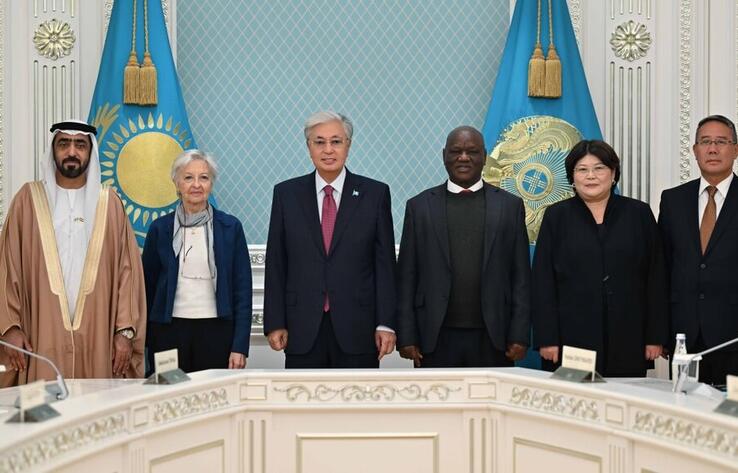 Қасым-Жомарт Тоқаев "Бейбітшілік пен құқыққа негізделген болашақ" атты конституциялық сот төрелігінің халықаралық форумына қатысушылармен кездесті
