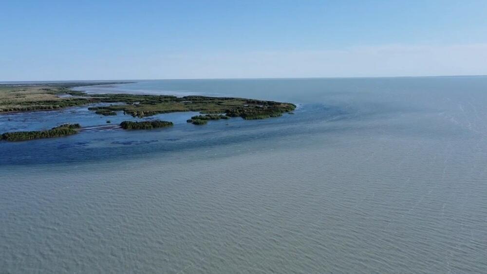 Режим ЧС ввели на Алаколе из-за угрозы размыва набережной