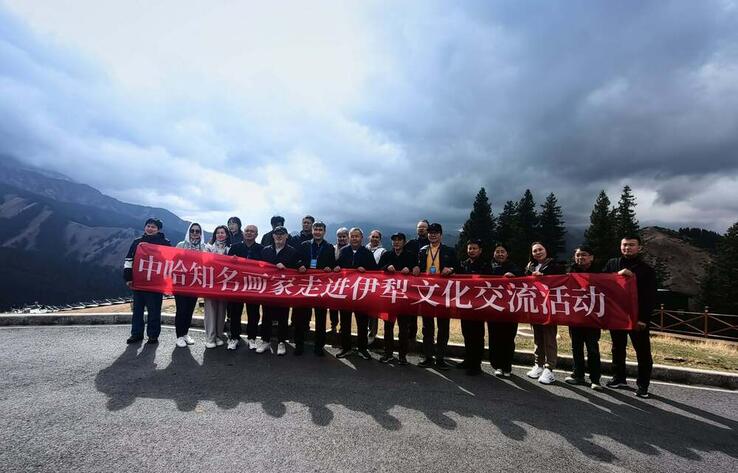 Казахстанская художница Светлана Цой открывает новые горизонты вдохновения в Синьцзяне