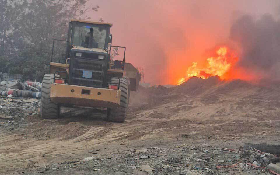 Fire at the Alatau landfill. Images | Ministry of Emergency Situations of the Republic of Kazakhstan