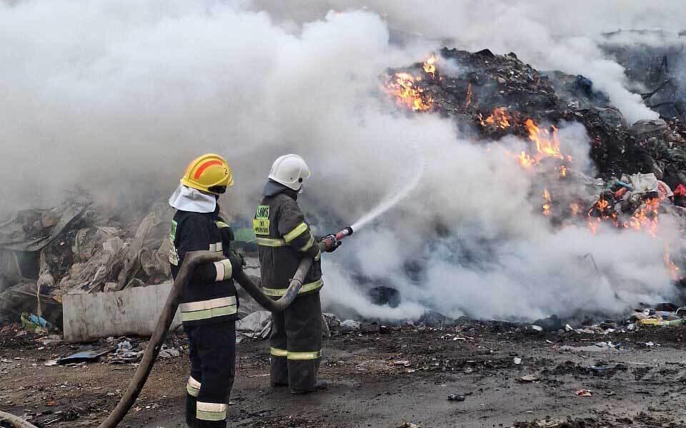 Fire at the Alatau landfill. Images | Ministry of Emergency Situations of the Republic of Kazakhstan