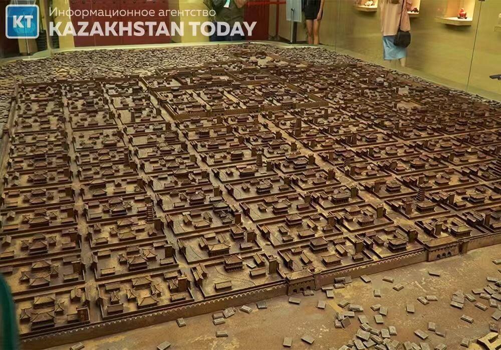 Главная пешеходная улица и новый музей шоколада города Сианя