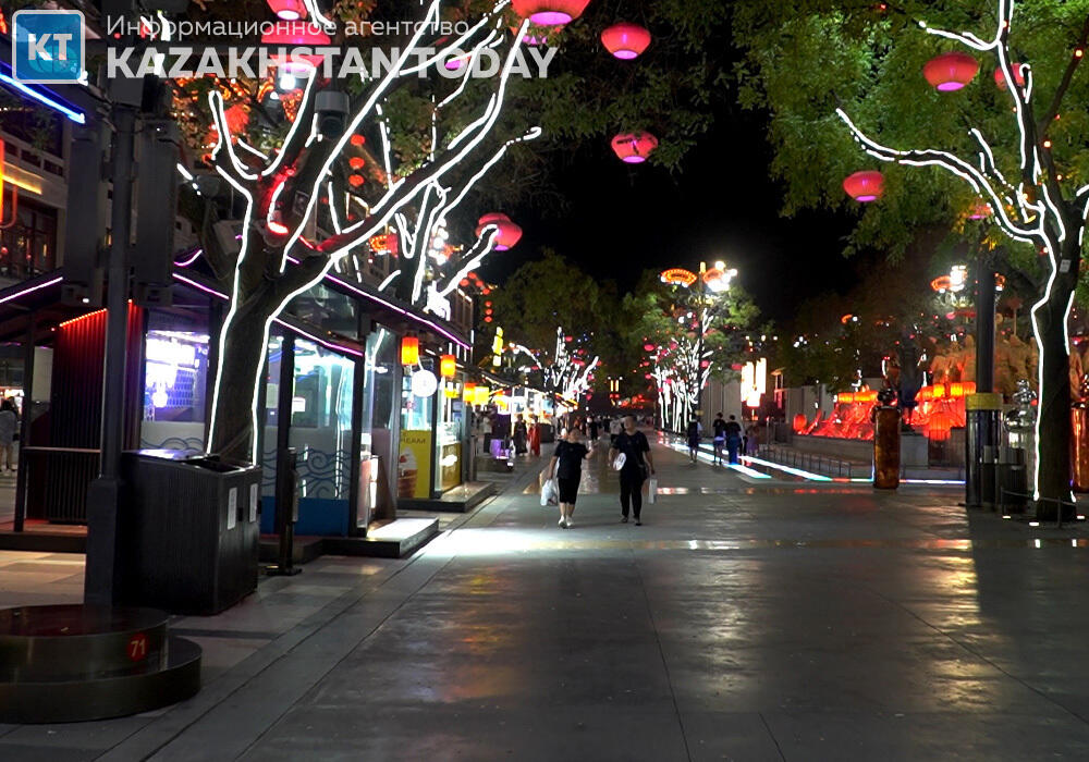 Главная пешеходная улица и новый музей шоколада города Сианя