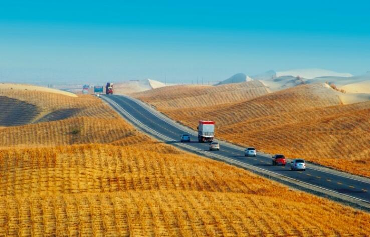 Преодолевая Тянь-Шань и пустыни: дорожная сеть Синьцзяна превращает природные преграды в удобные пути