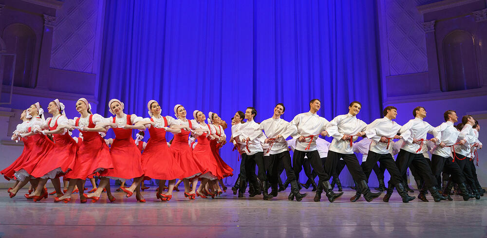 В Алматы с триумфальным успехом выступил балет Моисеева