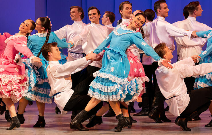 В Алматы с триумфальным успехом выступил балет Моисеева
