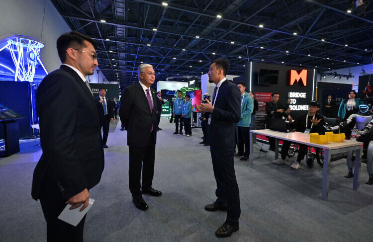 Мемлекет басшысы цифрлық шешімдер көрмесіне барды