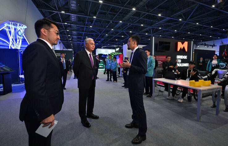 Мемлекет басшысы цифрлық шешімдер көрмесіне барды