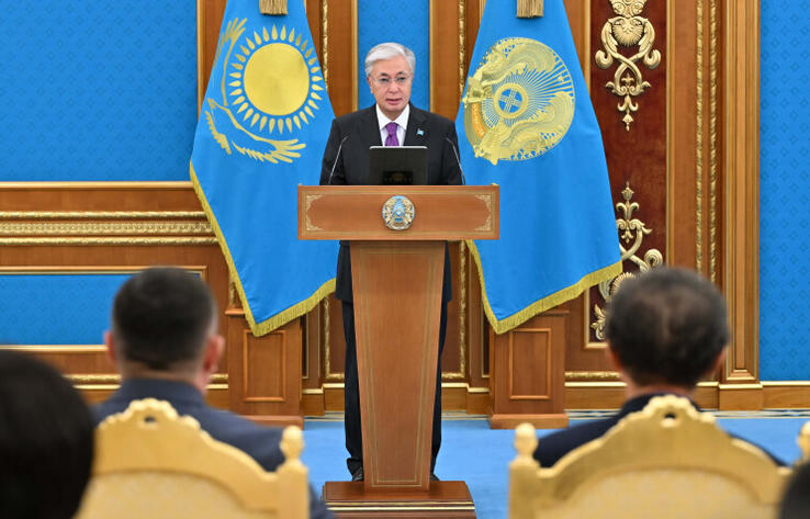 Президент алдағы Ұстаздар күнімен құттықтады