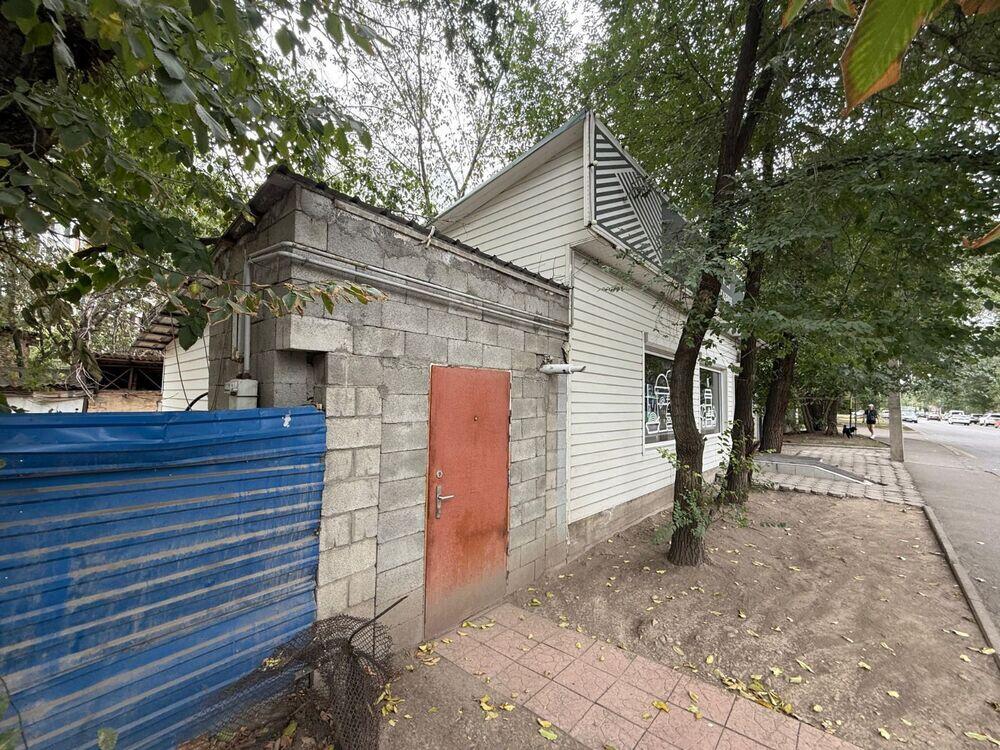 В Алматы снесли очередное незаконное кафе