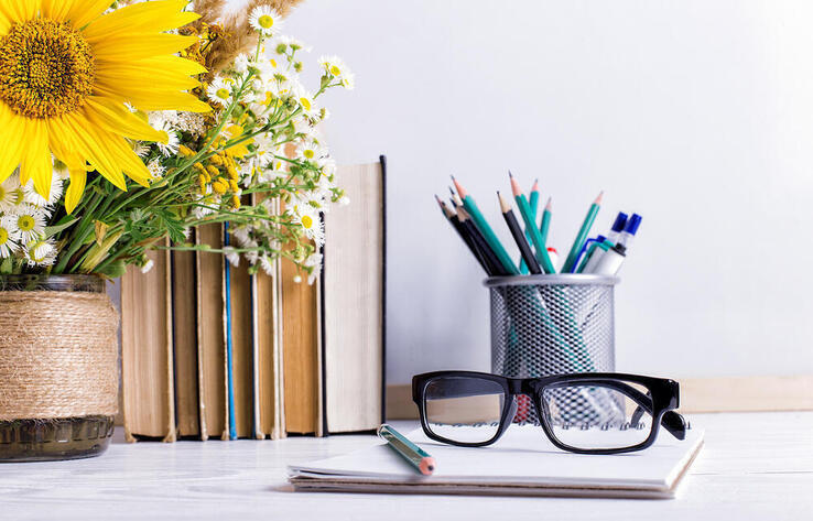 День учителя отмечают в Казахстане