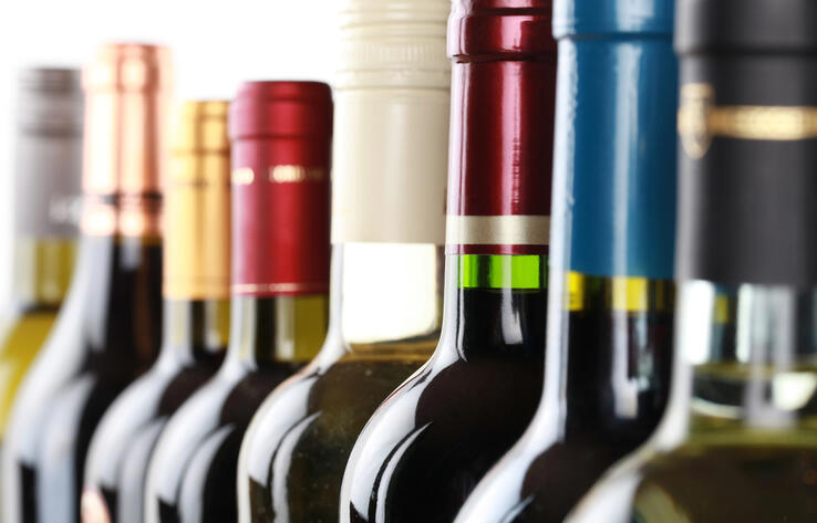 Меньше будут пить - инициативу об ограничении продажи алкоголя прокомментировали в Миннацэкономики
