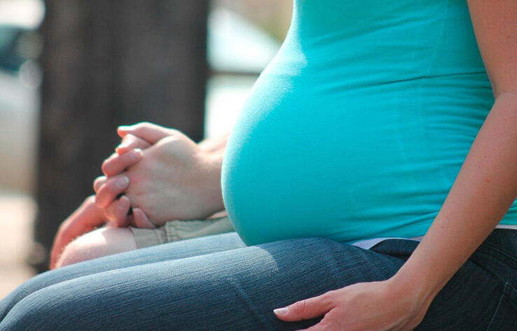 В Актюбинской области ученица 9-го класса родила ребенка 