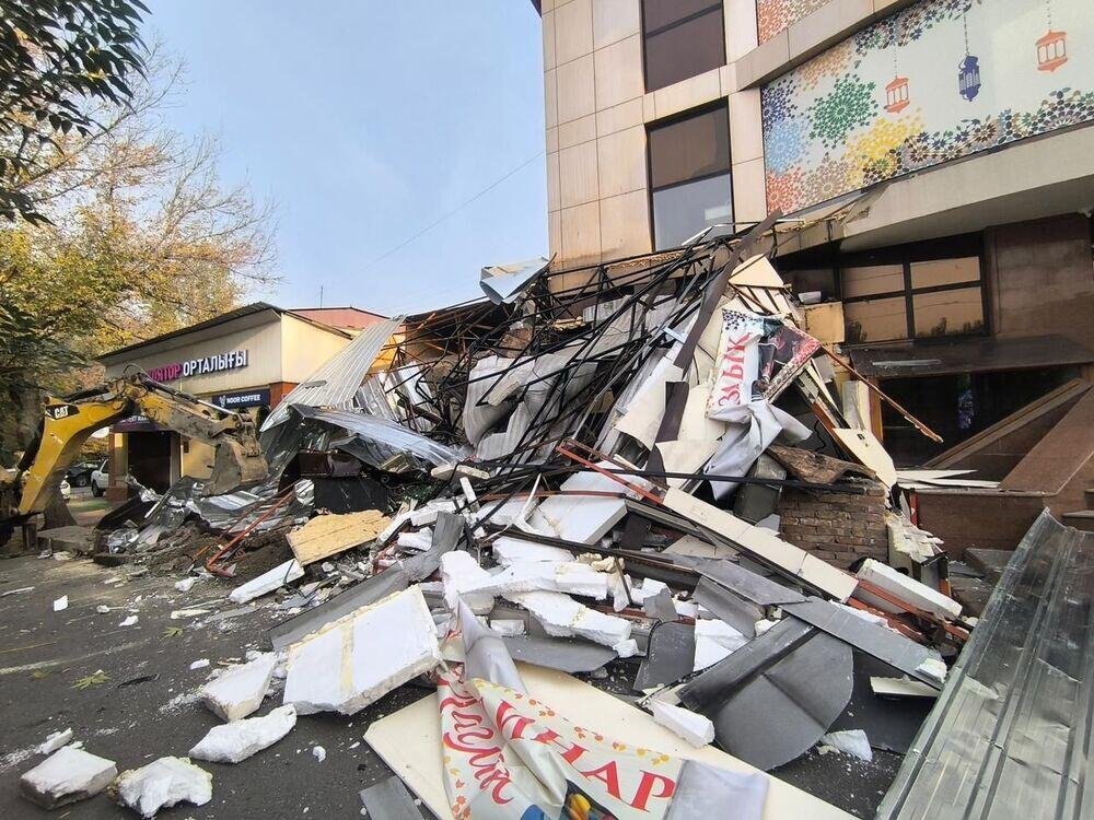 В Алматы по решению суда сносят очередное кафе