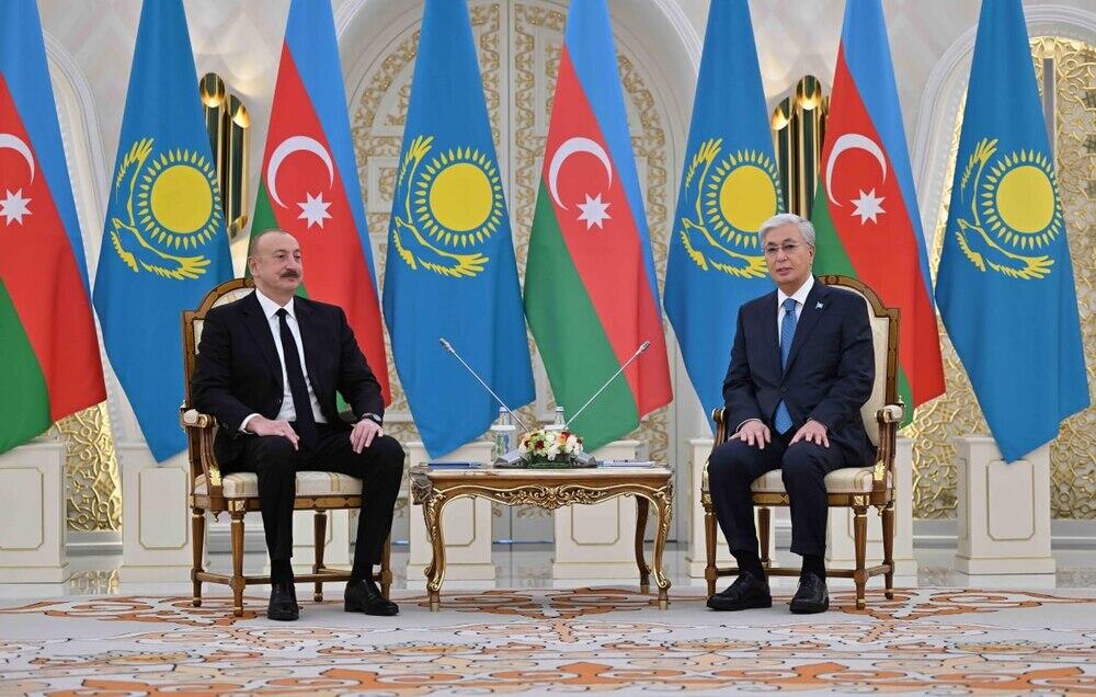  Приоритет - развитие многогранного сотрудничества: Токаев и Алиев провели переговоры