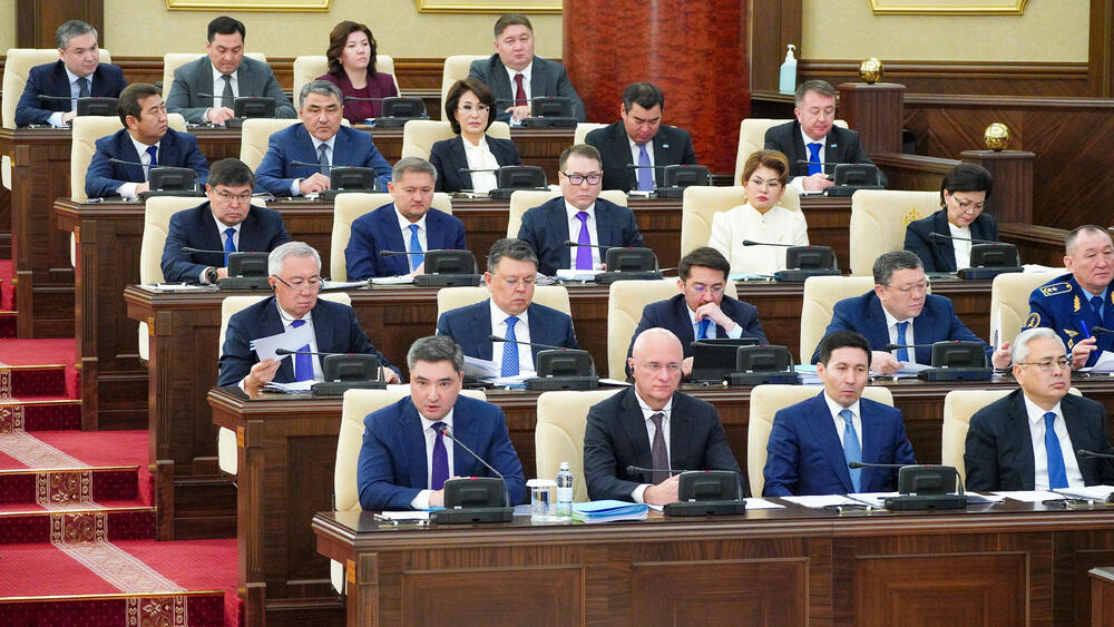 Үкімет тарапынан тұрақты, қарқынды экономикалық өсімді қамтамасыз ету үшін біз бар күш-жігерімізді салып жатырмыз