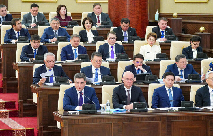 Үкімет тарапынан тұрақты, қарқынды экономикалық өсімді қамтамасыз ету үшін біз бар күш-жігерімізді салып жатырмыз