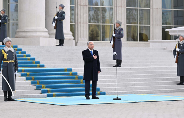 Президент Мемлекеттік ту көтеру рәсіміне қатысты