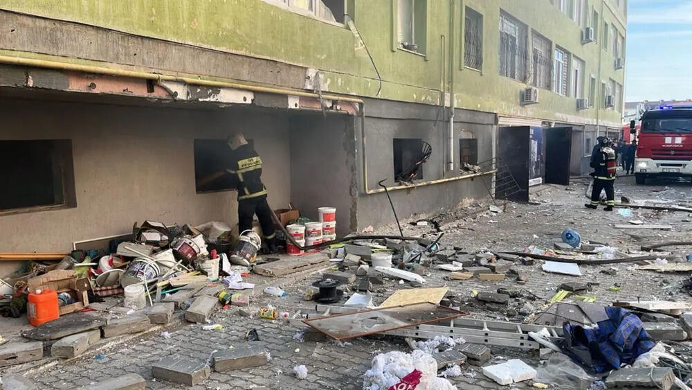 Взрыв газа в многоэтажке Актау: пять человек попали в больницу