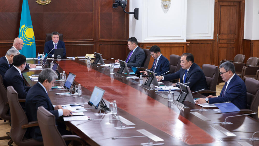 Bektenov chaired Government session on development and digitalization of electric power industry