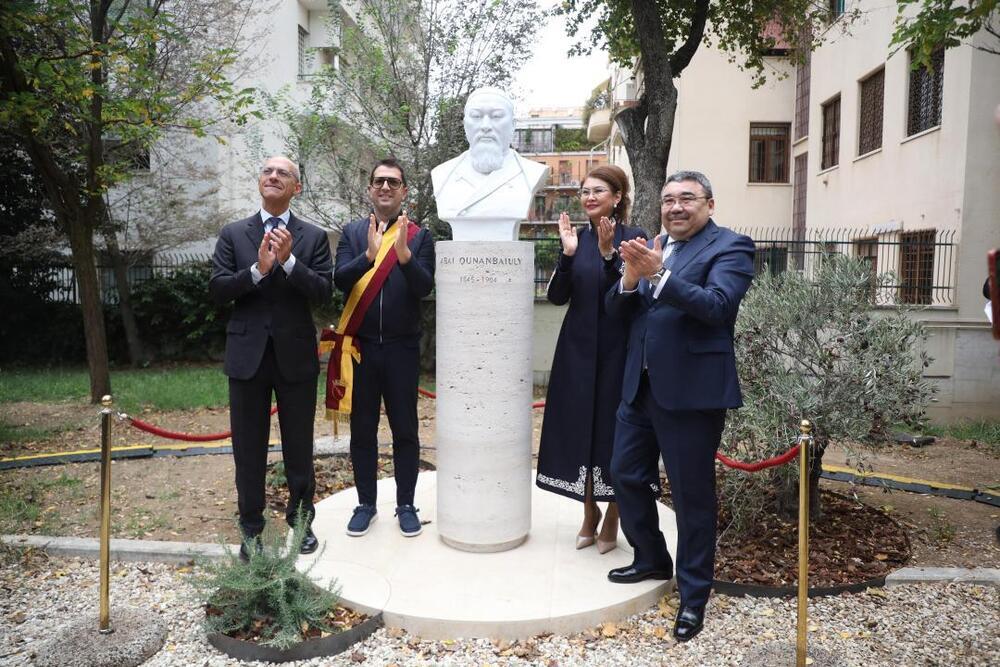 В Риме открыли памятник Абаю 