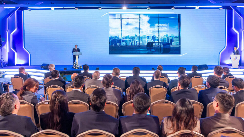 "Қазақстан ұзақмерзімді инвестициялар үшін ашық және болжамды ел болып қала береді" - Олжас Бектенов KGIR-2025 алаңында