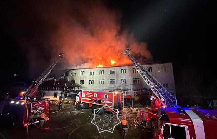 Два крупных пожара тушат в Алматы