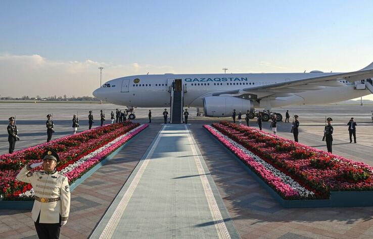 Токаев прибыл с государственным визитом в Узбекистан
