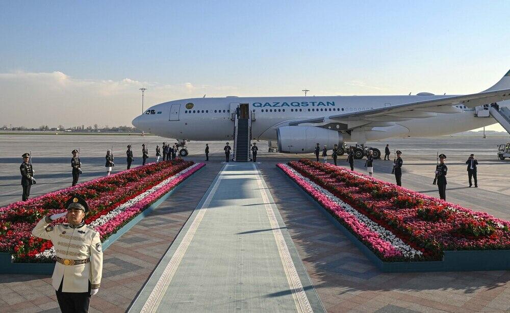 Tokayev arrives in Tashkent