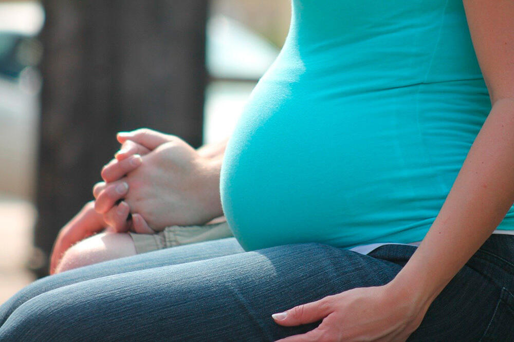 В Актюбинской области несколько служащих сняли с должностей после случая беременности девятиклассницы