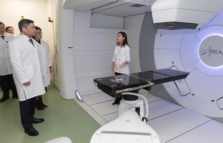 Олжас Бектенов Президенттің медицинадағы озық технологияларды дамыту жөніндегі тапсырмаларының орындалу барысын тексерді