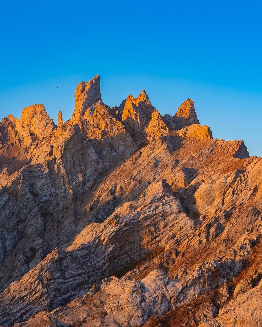 Photographer showed Kelinshektau: mountains that look like another universe. Images | dots_foto/instagram
