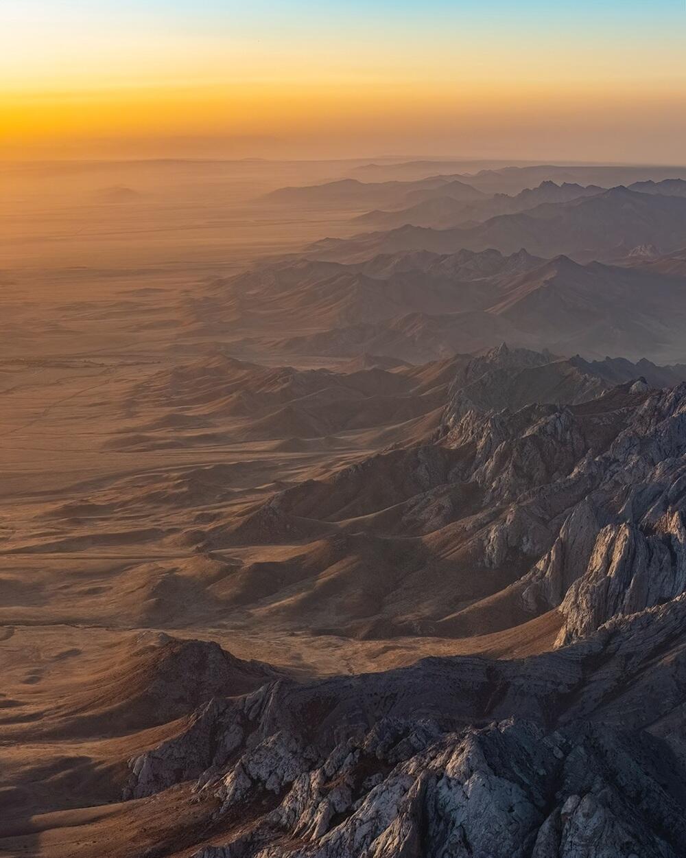 Photographer showed Kelinshektau: mountains that look like another universe. Images | dots_foto/instagram