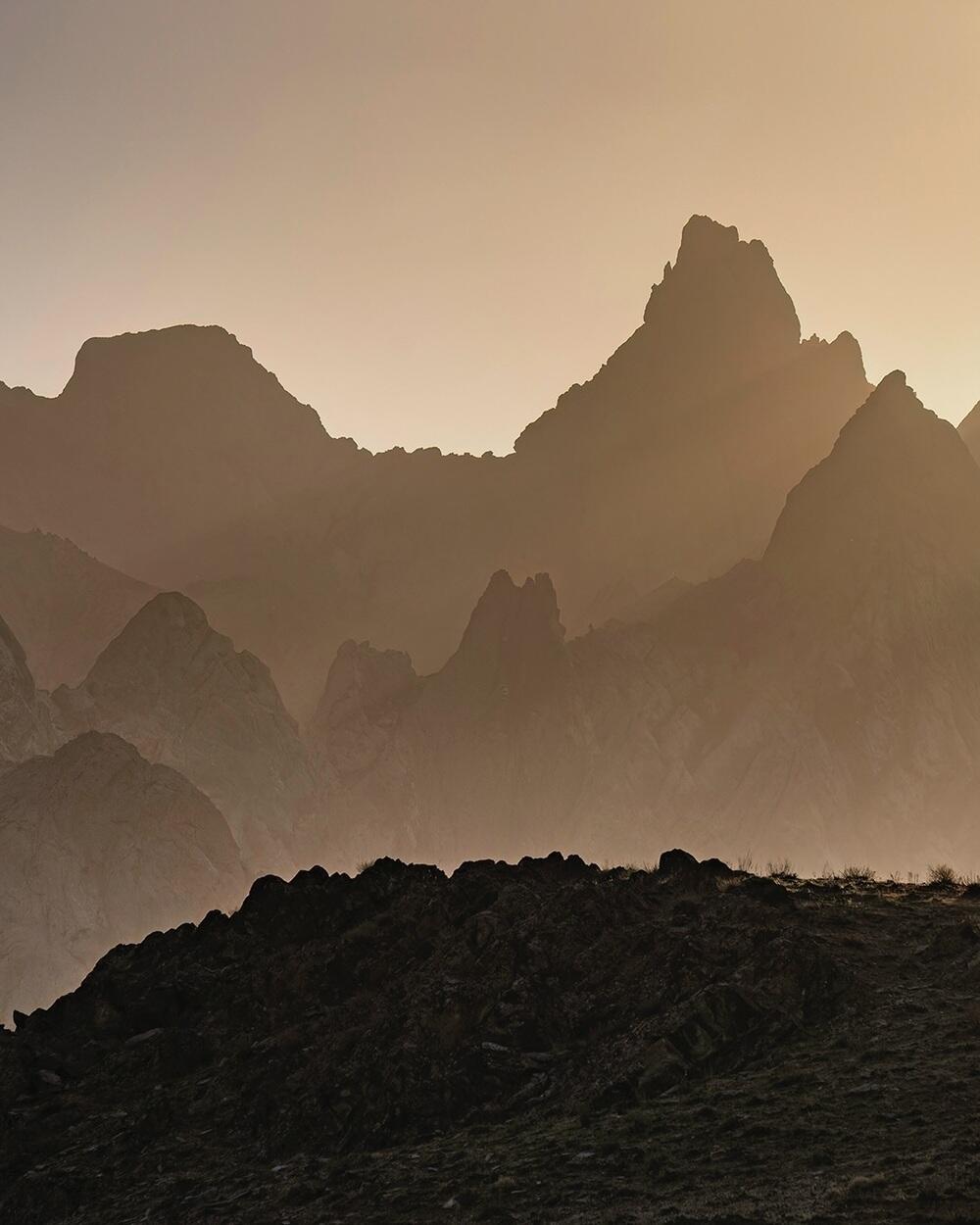 Фотограф Келіншектауды көрсетті: басқа ғаламға ұқсайтын таулар. Сурет: dots_foto/instagram