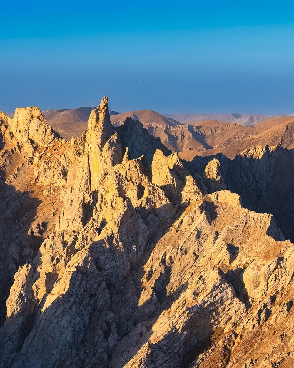 Фотограф Келіншектауды көрсетті: басқа ғаламға ұқсайтын таулар. Сурет: dots_foto/instagram