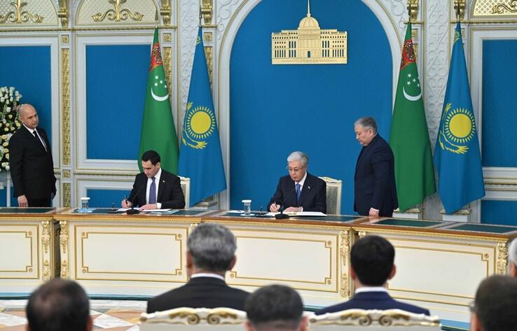 Kazakh and Turkmen presidents sign documents to expand cooperation