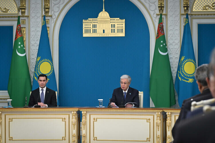 Қасым-Жомарт Тоқаев пен Сердар Бердімұхамедов БАҚ өкілдеріне арналған брифинг өткізді
